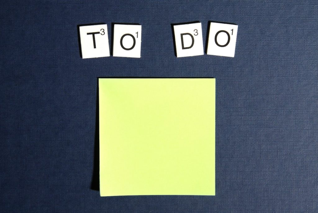 To do list with empty post-it note